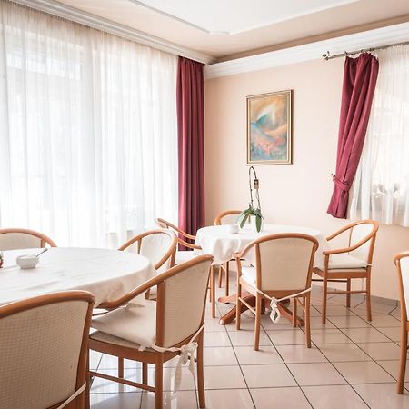 Kaiser Panzio Baja Ngoại thất bức ảnh